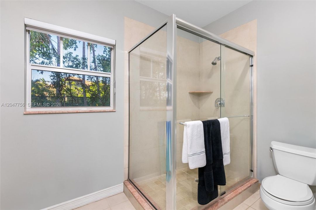 En Venta: $4,499,000 (3 camas, 4 baños, 3315 Pies cuadrados)