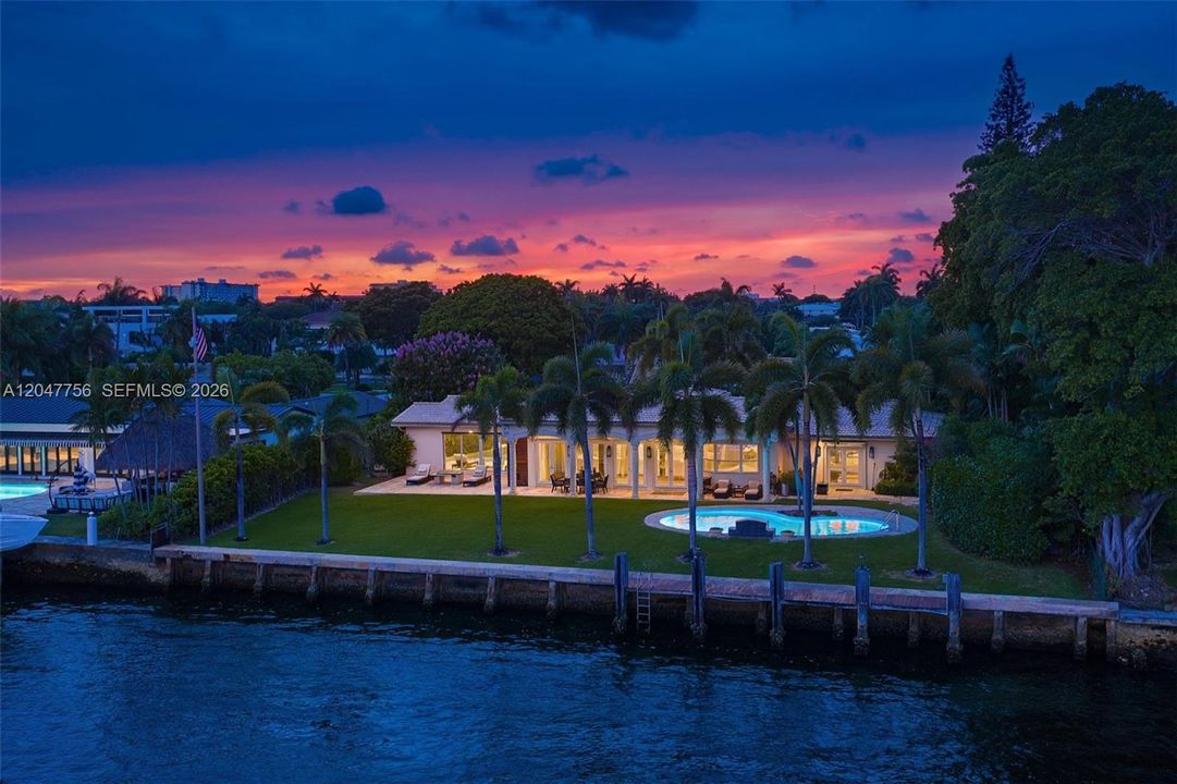 En Venta: $4,499,000 (3 camas, 4 baños, 3315 Pies cuadrados)
