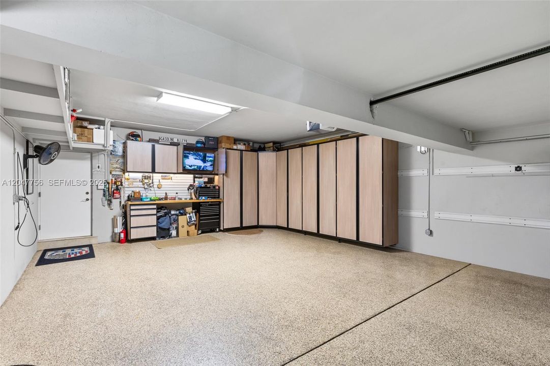 En Venta: $4,499,000 (3 camas, 4 baños, 3315 Pies cuadrados)