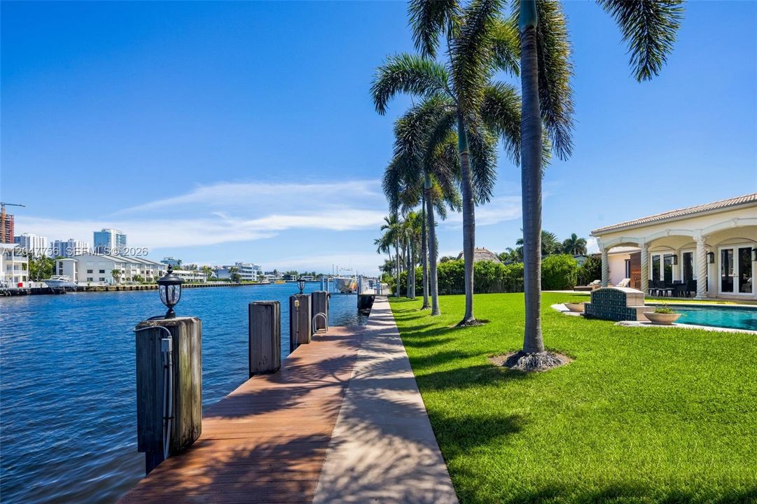 En Venta: $4,499,000 (3 camas, 4 baños, 3315 Pies cuadrados)