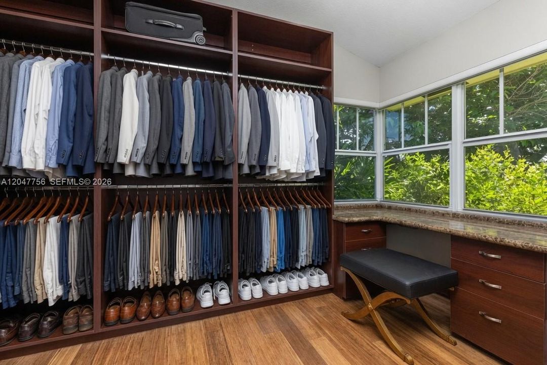 En Venta: $4,499,000 (3 camas, 4 baños, 3315 Pies cuadrados)