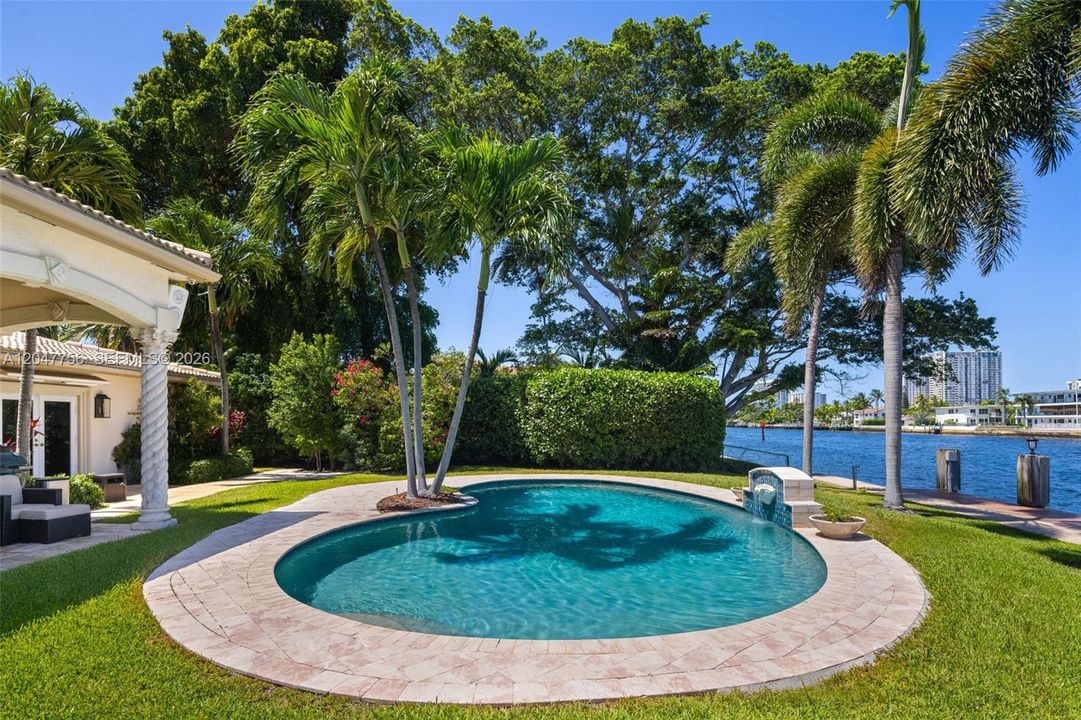 En Venta: $4,499,000 (3 camas, 4 baños, 3315 Pies cuadrados)