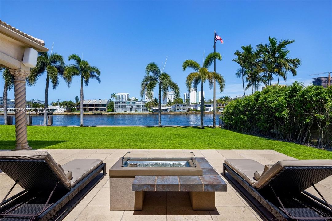 En Venta: $4,499,000 (3 camas, 4 baños, 3315 Pies cuadrados)