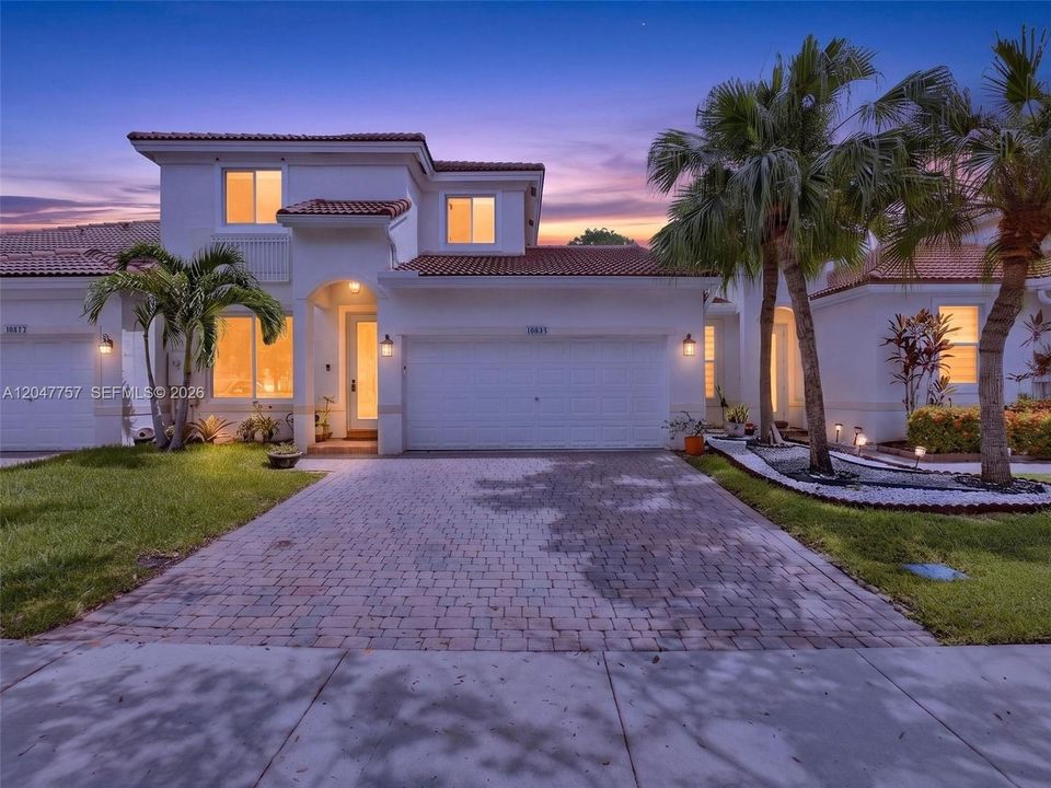 For Rent: $4,150 (4 beds, 2 baths, 1990 Square Feet)