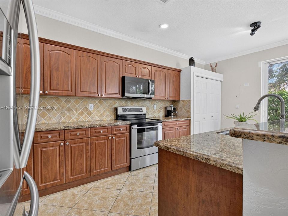 For Rent: $4,150 (4 beds, 2 baths, 1990 Square Feet)