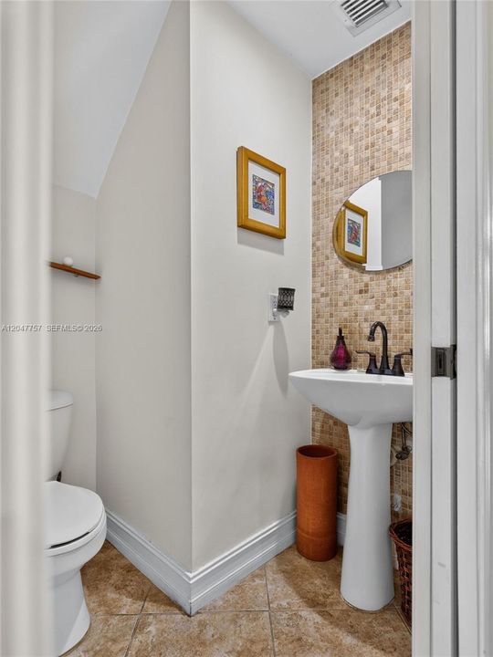 For Rent: $4,150 (4 beds, 2 baths, 1990 Square Feet)