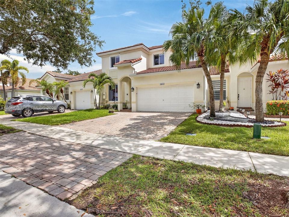 For Rent: $4,150 (4 beds, 2 baths, 1990 Square Feet)