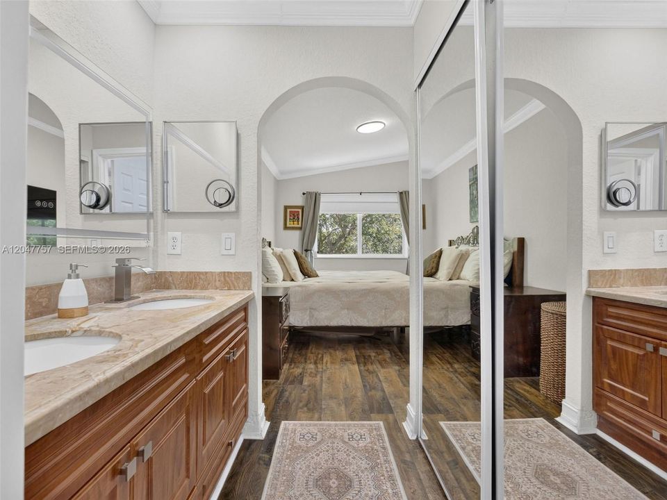 For Rent: $4,150 (4 beds, 2 baths, 1990 Square Feet)