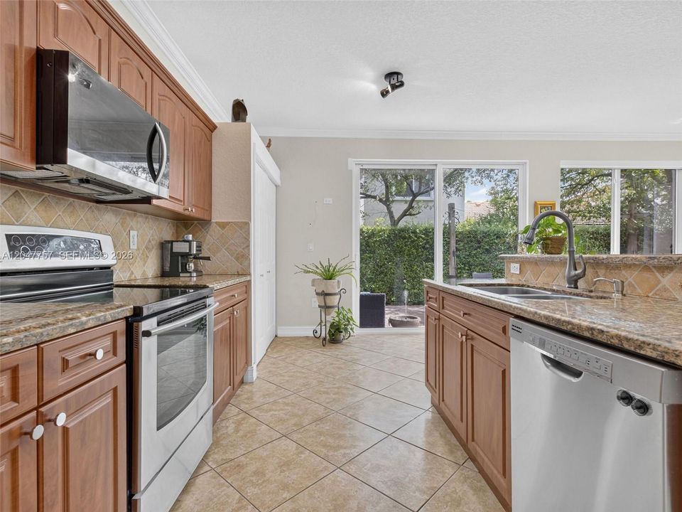 For Rent: $4,150 (4 beds, 2 baths, 1990 Square Feet)