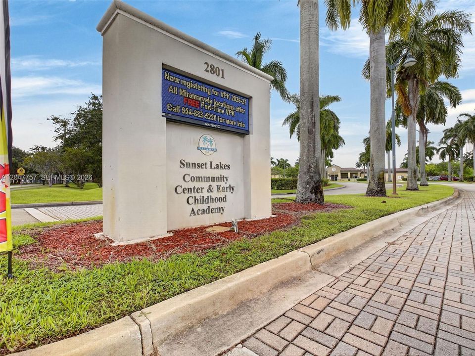 For Rent: $4,150 (4 beds, 2 baths, 1990 Square Feet)