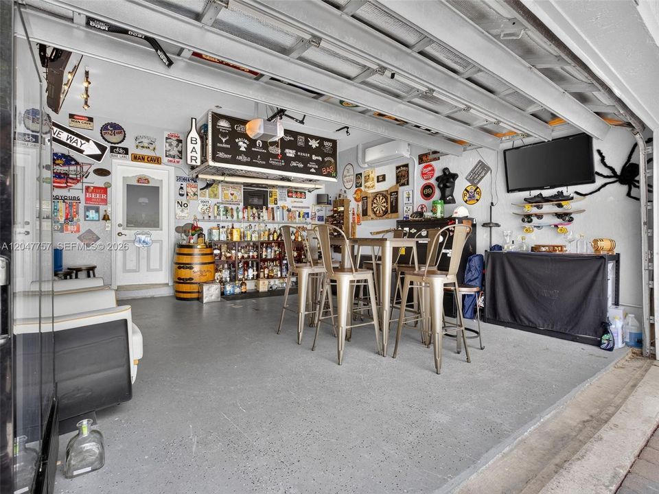 For Rent: $4,150 (4 beds, 2 baths, 1990 Square Feet)
