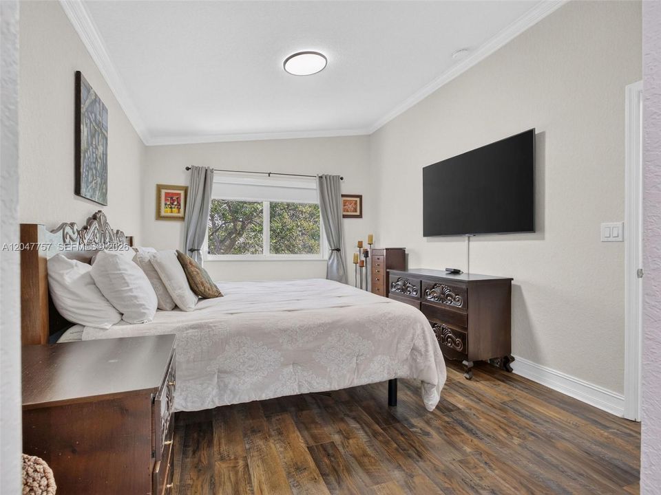 For Rent: $4,150 (4 beds, 2 baths, 1990 Square Feet)