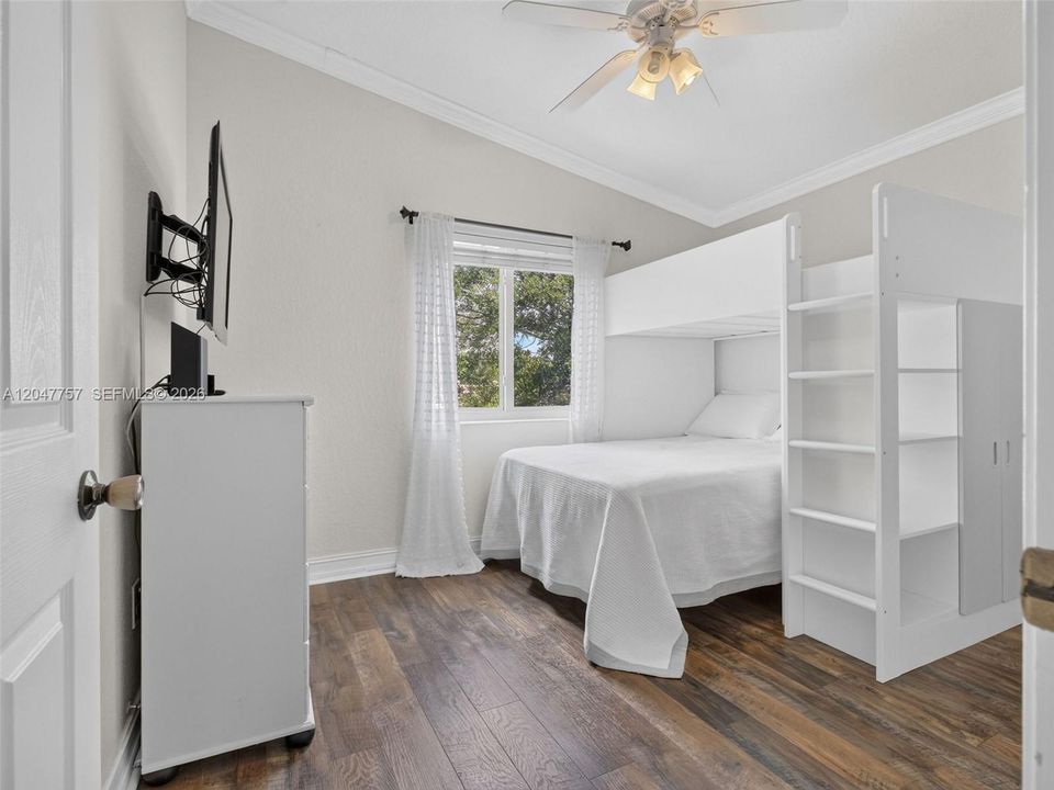 For Rent: $4,150 (4 beds, 2 baths, 1990 Square Feet)
