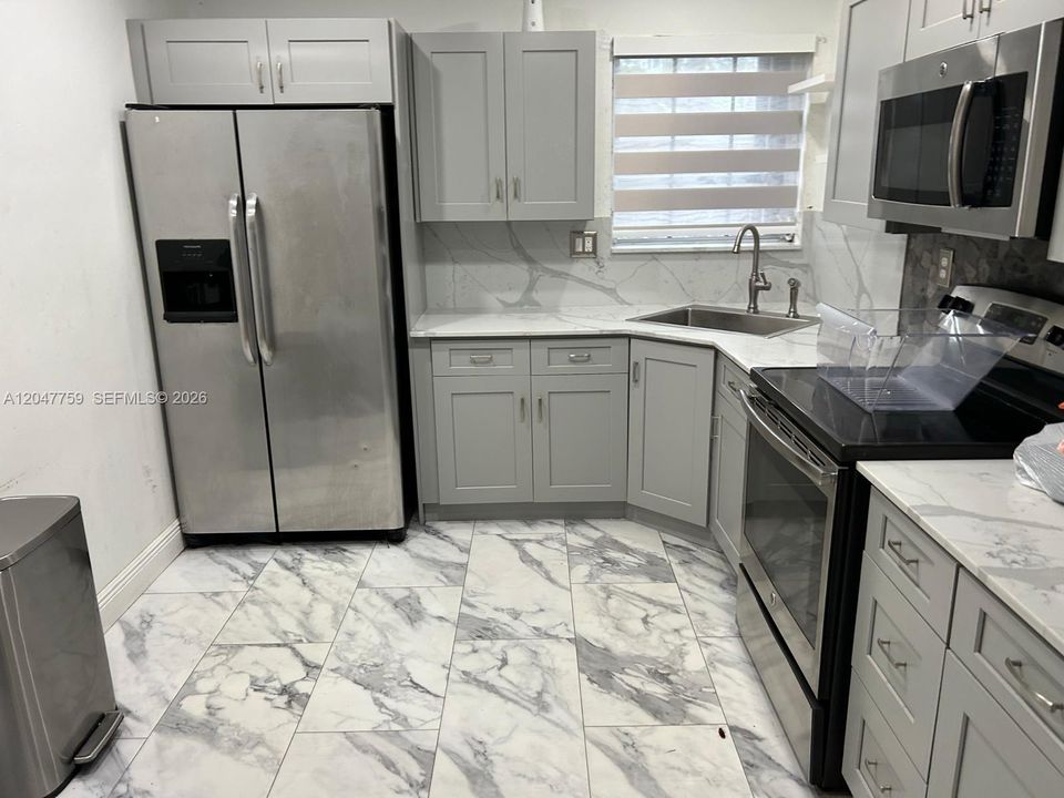На продажу: $599,000 (4 спален, 2 ванн, 1240 Квадратных фут)