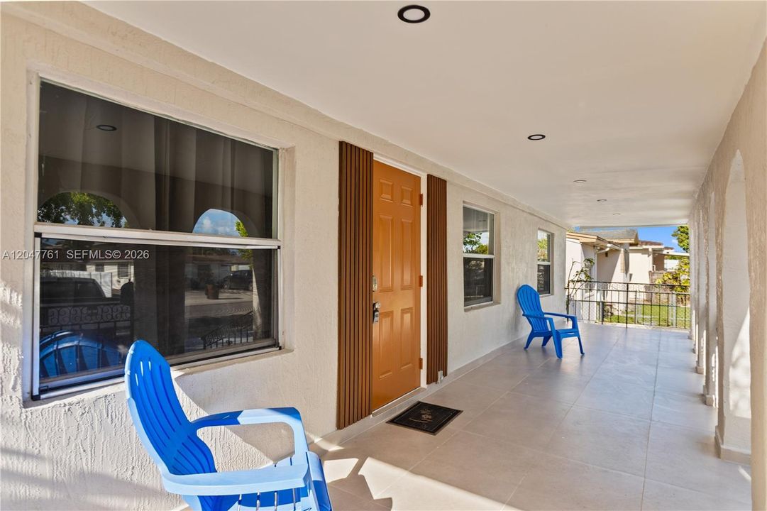 For Rent: $5,500 (5 beds, 3 baths, 2000 Square Feet)