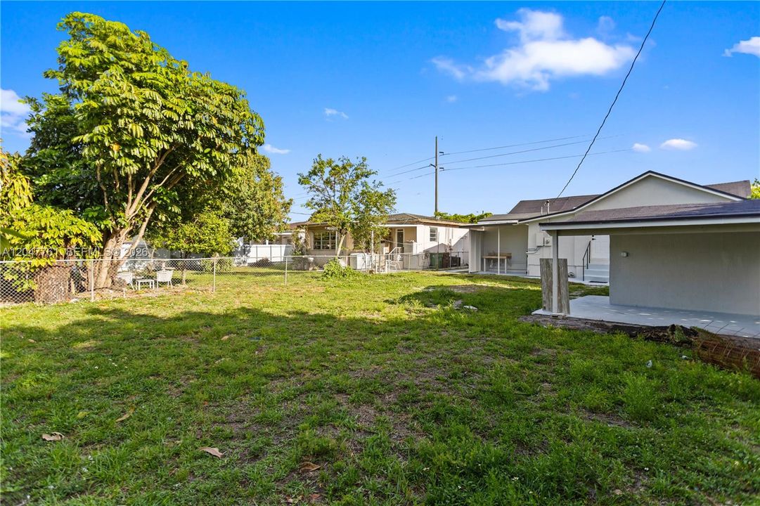 For Rent: $5,500 (5 beds, 3 baths, 2000 Square Feet)