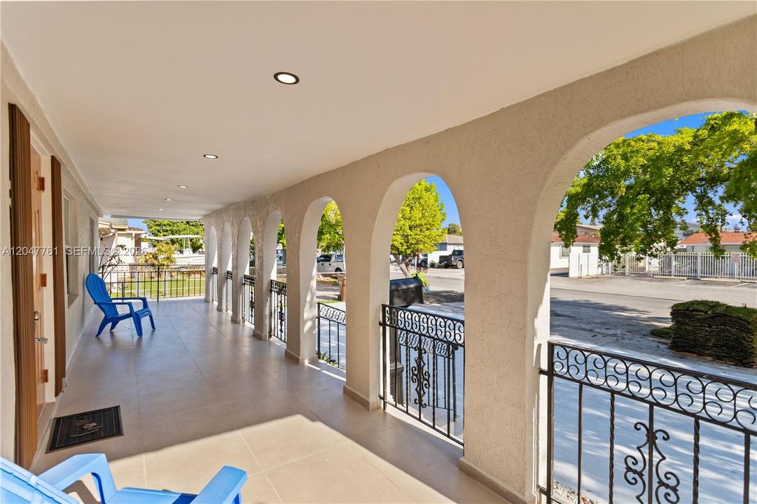 For Rent: $5,500 (5 beds, 3 baths, 2000 Square Feet)