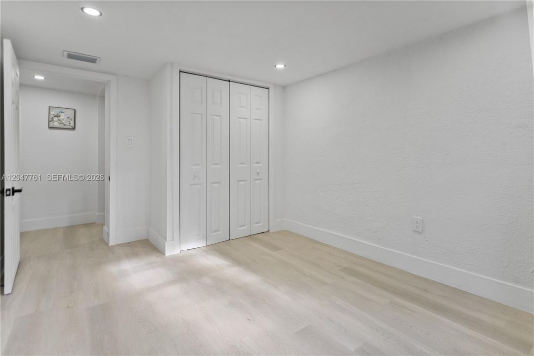 For Rent: $5,500 (5 beds, 3 baths, 2000 Square Feet)
