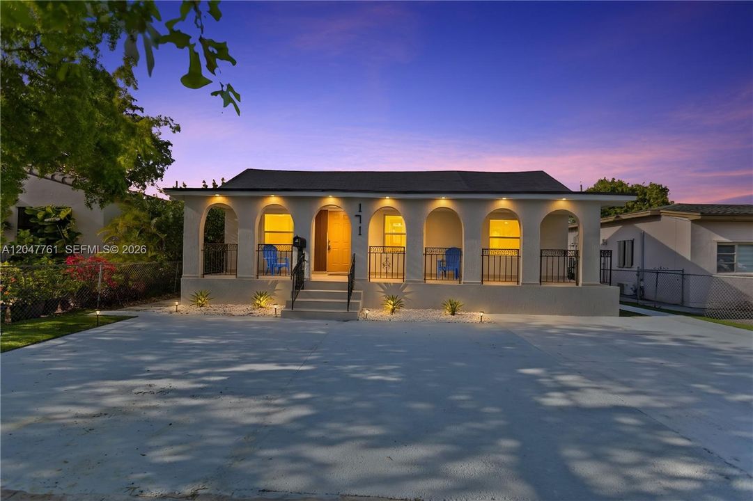 For Rent: $5,500 (5 beds, 3 baths, 2000 Square Feet)