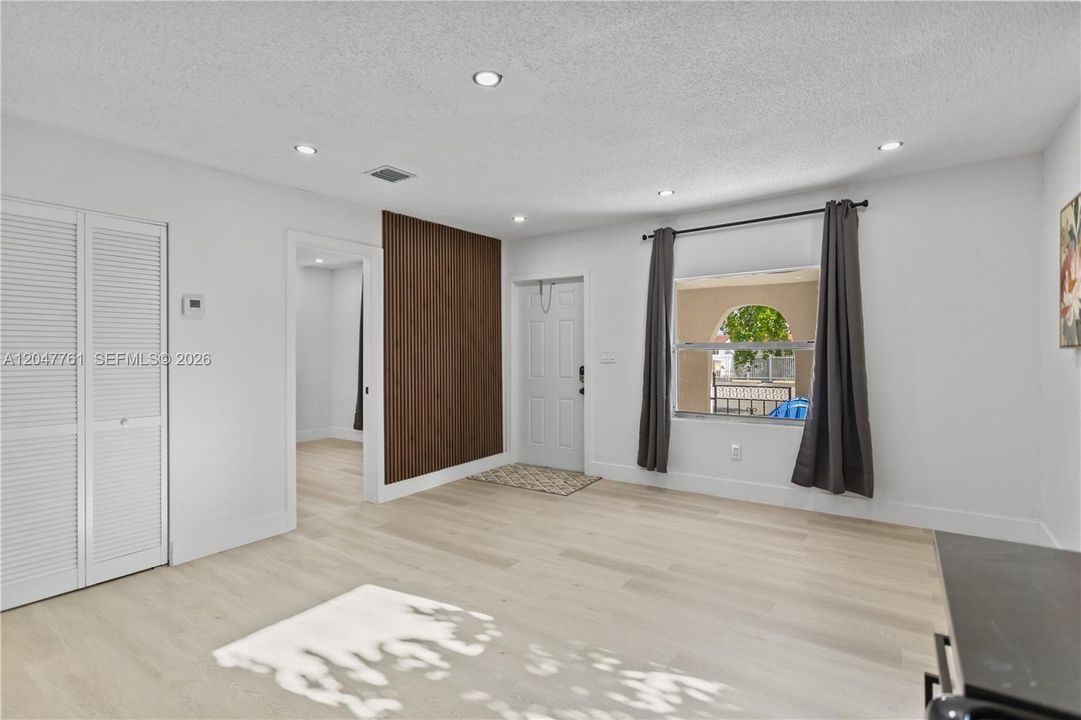 For Rent: $5,500 (5 beds, 3 baths, 2000 Square Feet)