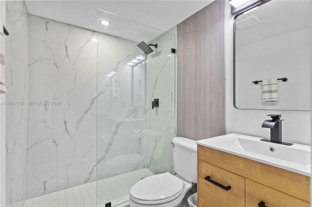 For Rent: $5,500 (5 beds, 3 baths, 2000 Square Feet)