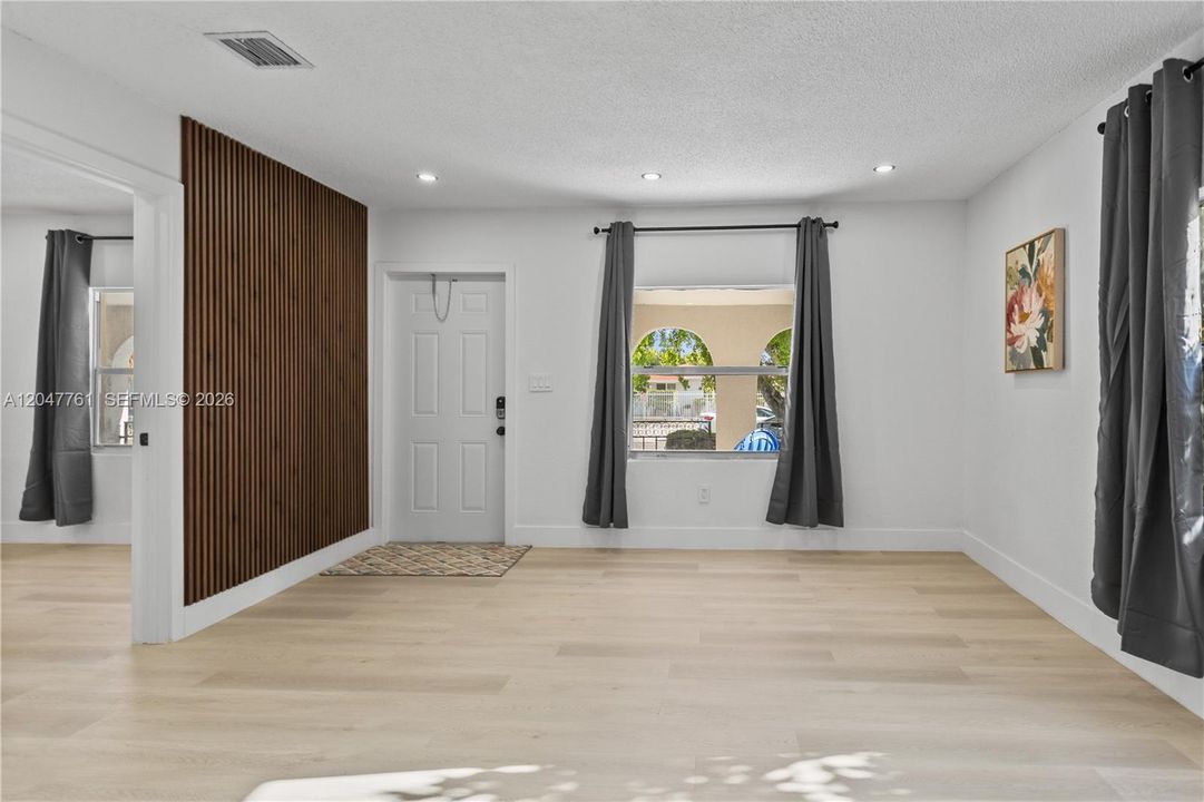 For Rent: $5,500 (5 beds, 3 baths, 2000 Square Feet)