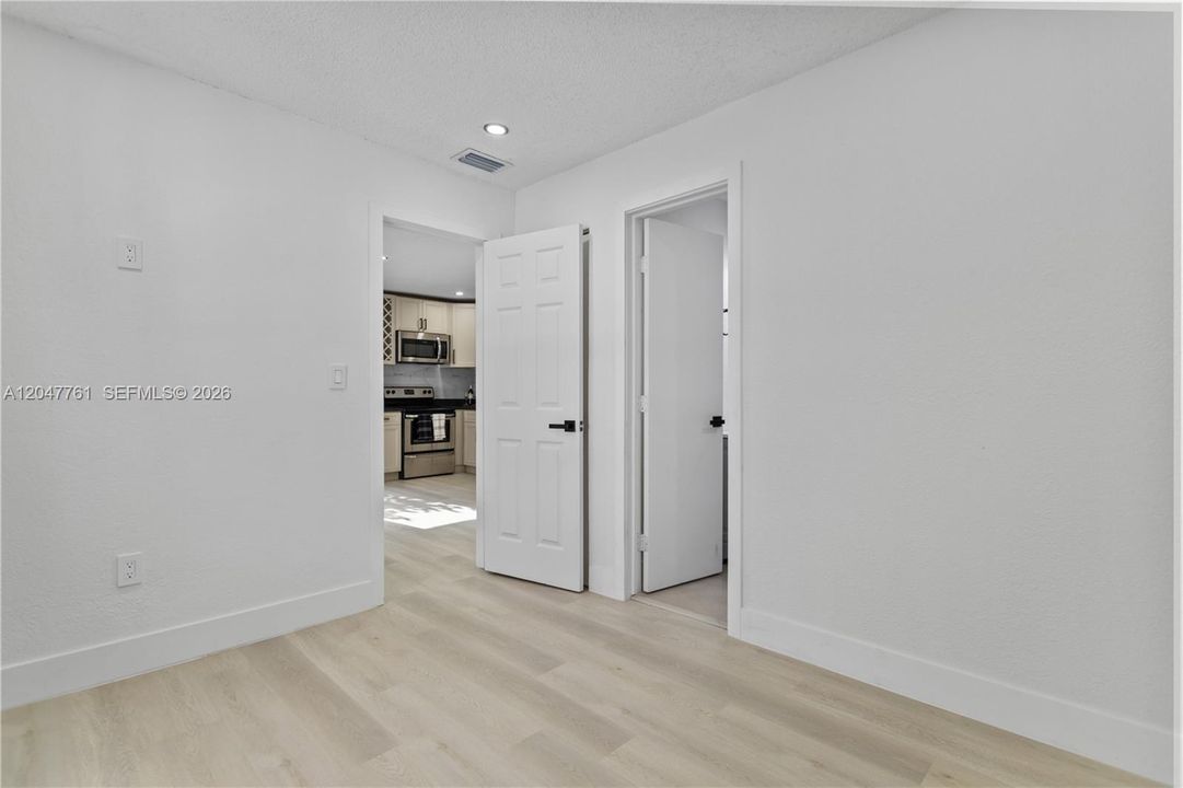 For Rent: $5,500 (5 beds, 3 baths, 2000 Square Feet)