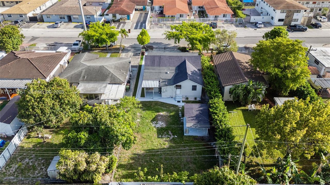 For Rent: $5,500 (5 beds, 3 baths, 2000 Square Feet)