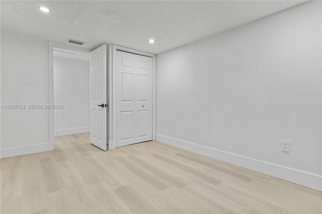For Rent: $5,500 (5 beds, 3 baths, 2000 Square Feet)
