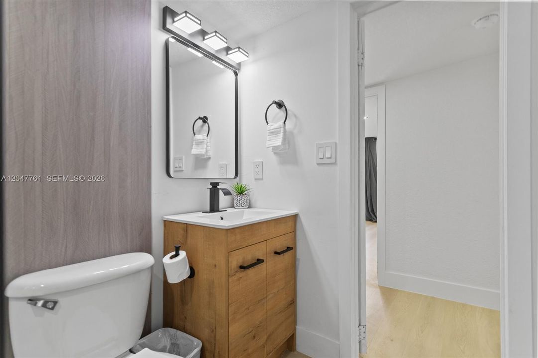 For Rent: $5,500 (5 beds, 3 baths, 2000 Square Feet)