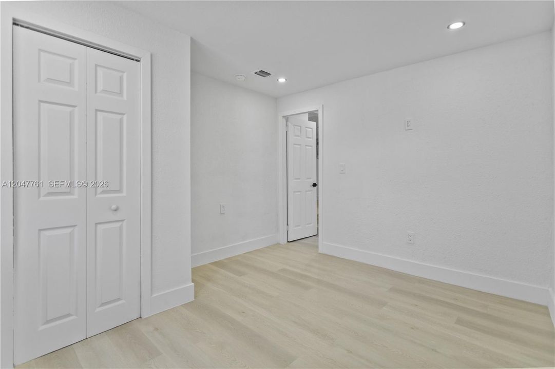 For Rent: $5,500 (5 beds, 3 baths, 2000 Square Feet)