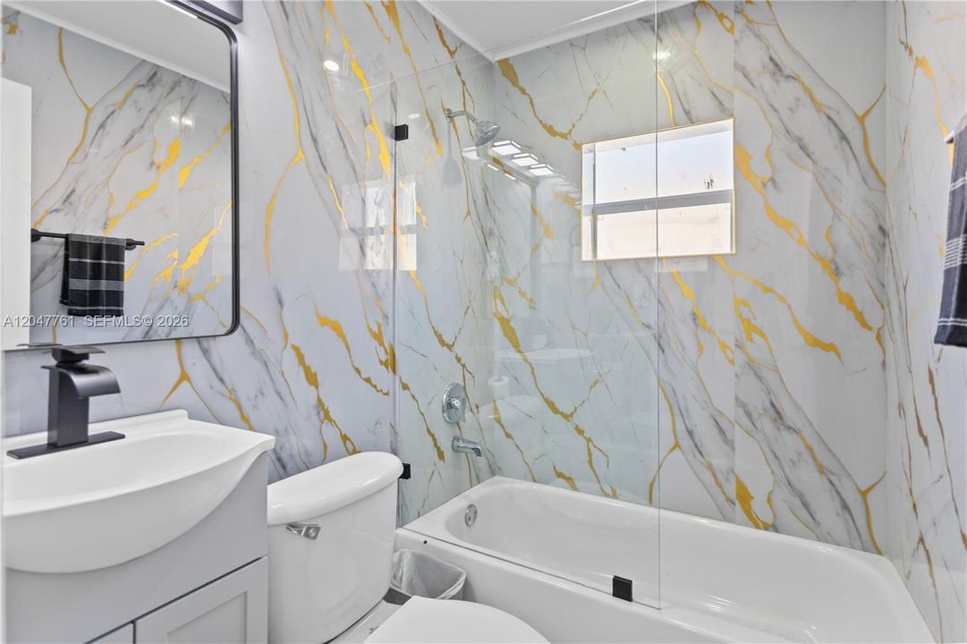 For Rent: $5,500 (5 beds, 3 baths, 2000 Square Feet)