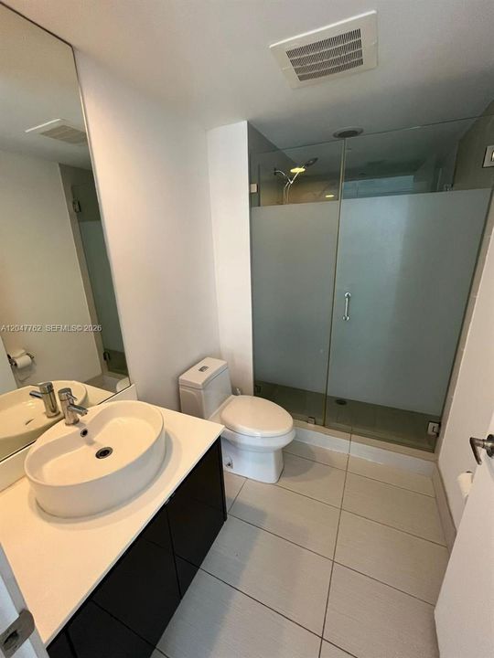 For Rent: $2,700 (1 beds, 1 baths, 719 Square Feet)