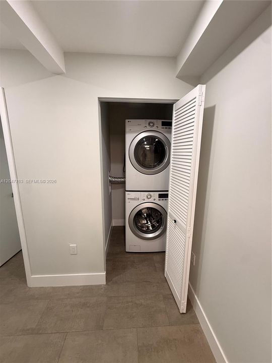 В аренду: $3,200 (3 спален, 1 ванн, 935 Квадратных фут)