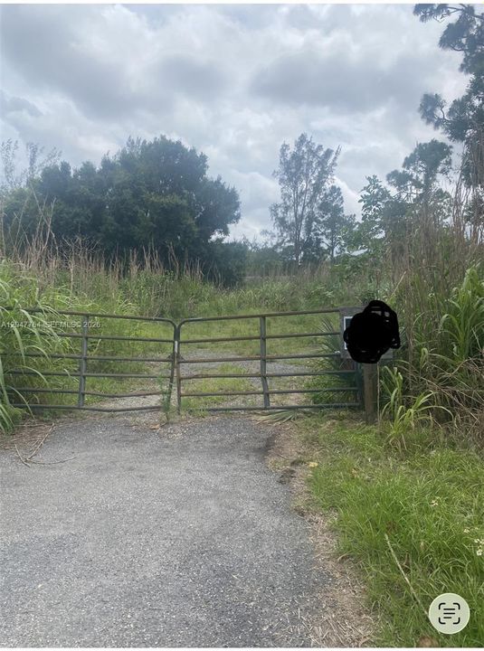 На продажу: $315,000 (1.29 acres)