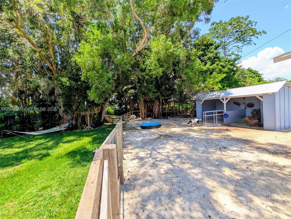 На продажу: $1,999,997 (6 спален, 3 ванн, 5448 Квадратных фут)