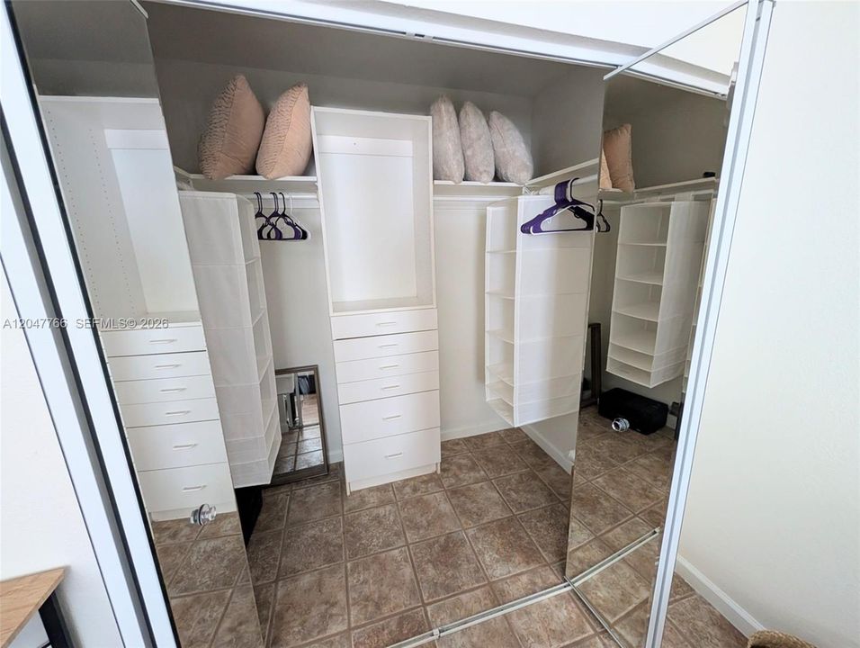 На продажу: $1,999,997 (6 спален, 3 ванн, 5448 Квадратных фут)