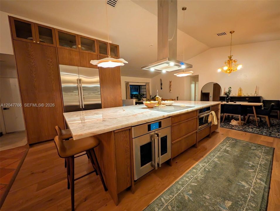 На продажу: $1,999,997 (6 спален, 3 ванн, 5448 Квадратных фут)