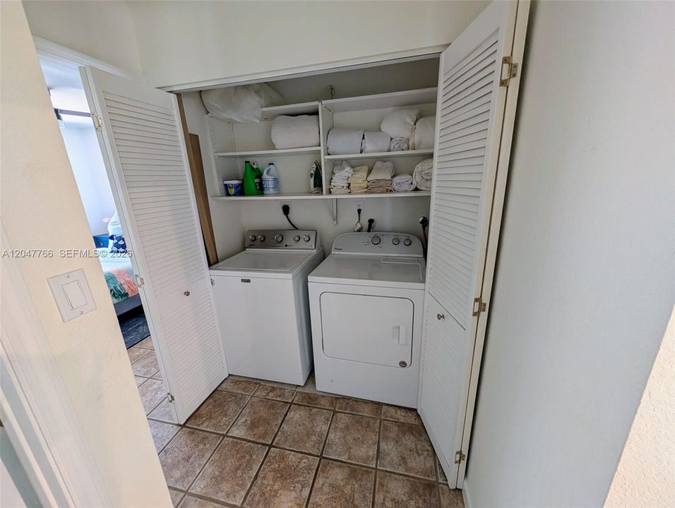 На продажу: $1,999,997 (6 спален, 3 ванн, 5448 Квадратных фут)