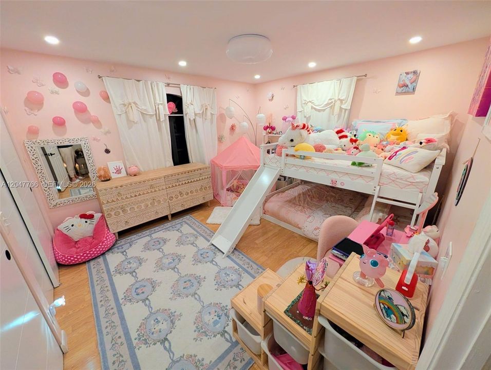 На продажу: $1,999,997 (6 спален, 3 ванн, 5448 Квадратных фут)