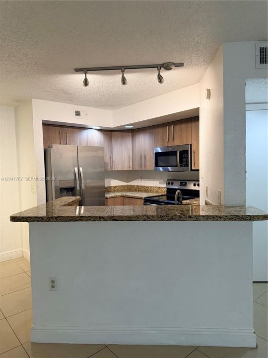 For Rent: $2,300 (2 beds, 2 baths, 1065 Square Feet)