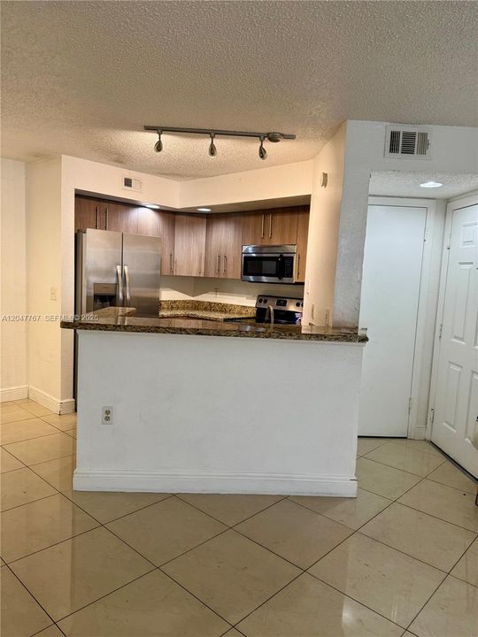For Rent: $2,300 (2 beds, 2 baths, 1065 Square Feet)