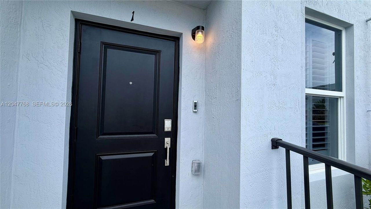 For Rent: $2,500 (3 beds, 2 baths, 1367 Square Feet)