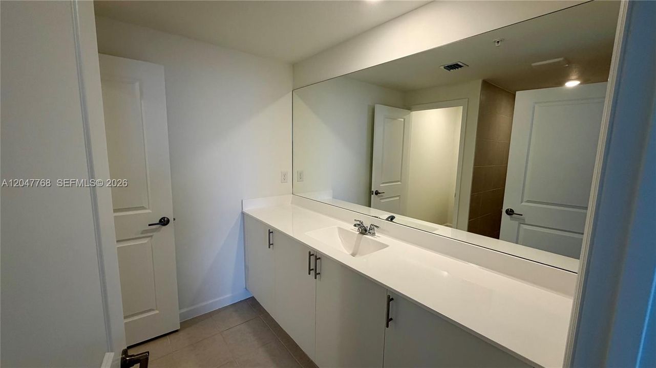 For Rent: $2,500 (3 beds, 2 baths, 1367 Square Feet)