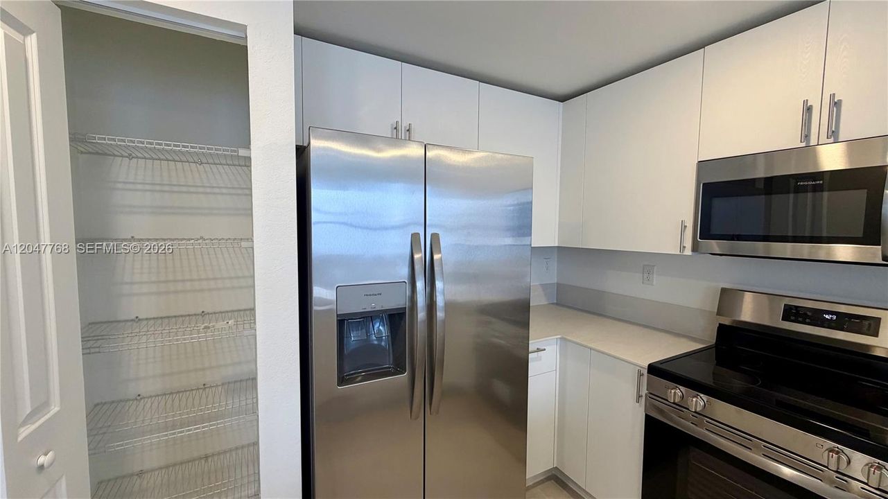 For Rent: $2,500 (3 beds, 2 baths, 1367 Square Feet)