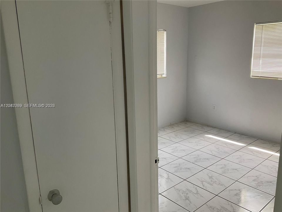 For Rent: $2,000 (2 beds, 1 baths, 3880 Square Feet)