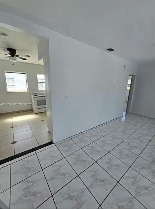 For Rent: $2,000 (2 beds, 1 baths, 3880 Square Feet)