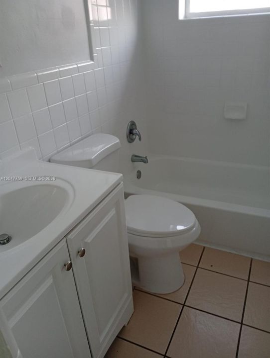 For Rent: $2,000 (2 beds, 1 baths, 3880 Square Feet)