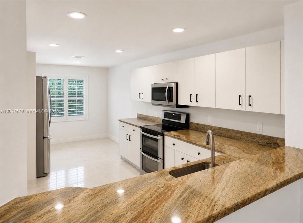 For Rent: $3,900 (4 beds, 2 baths, 1517 Square Feet)