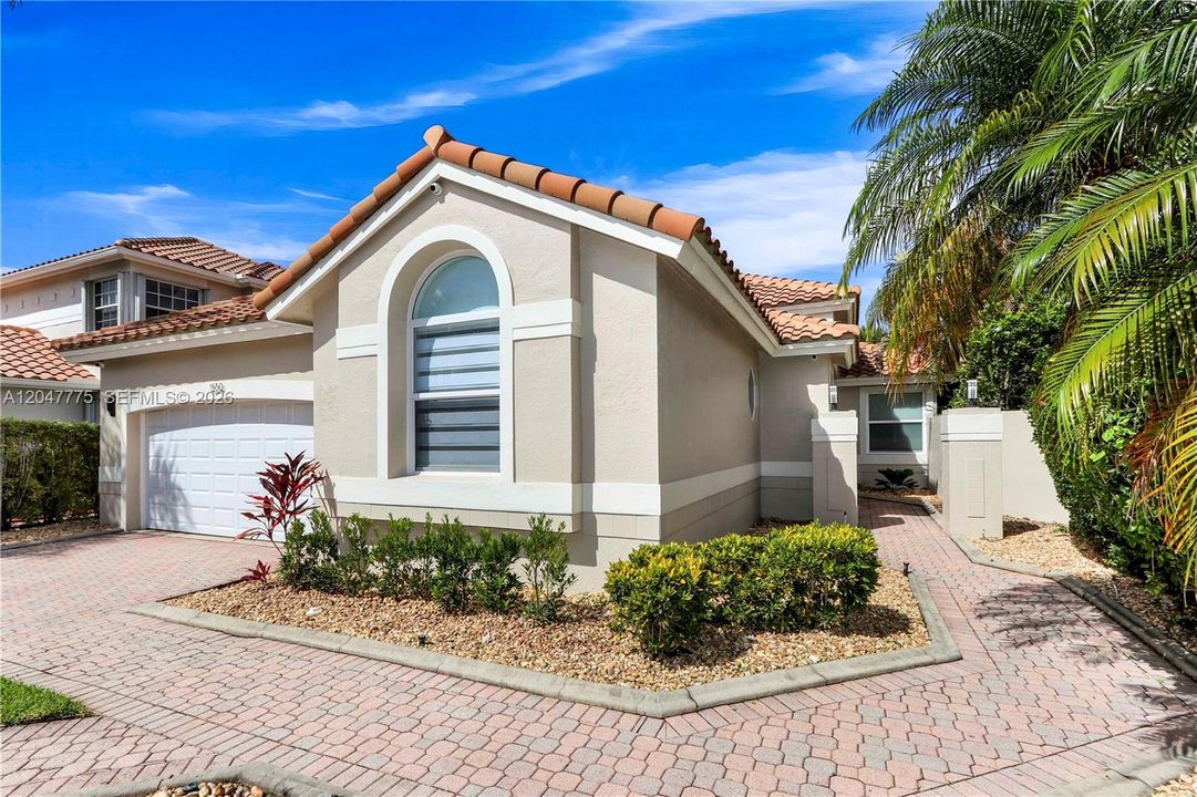 For Rent: $5,200 (3 beds, 2 baths, 2368 Square Feet)
